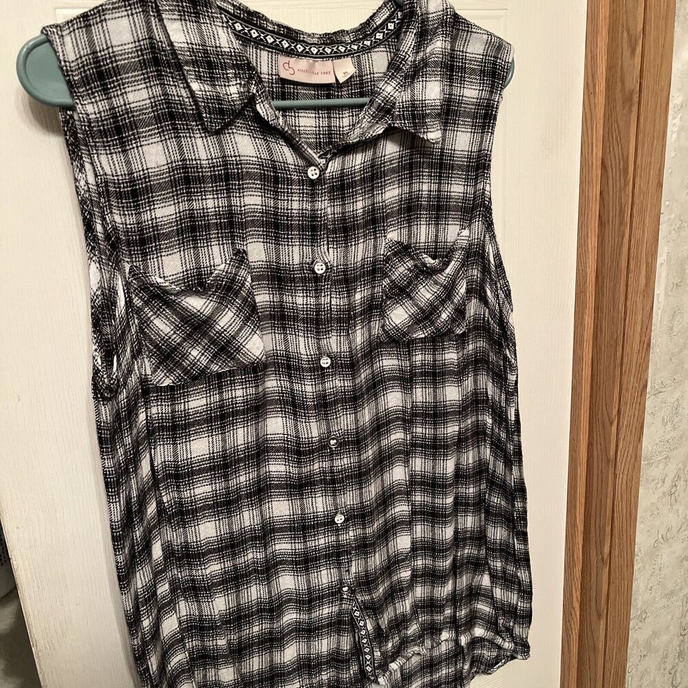 Cb Women’s Sleeveless Shirt